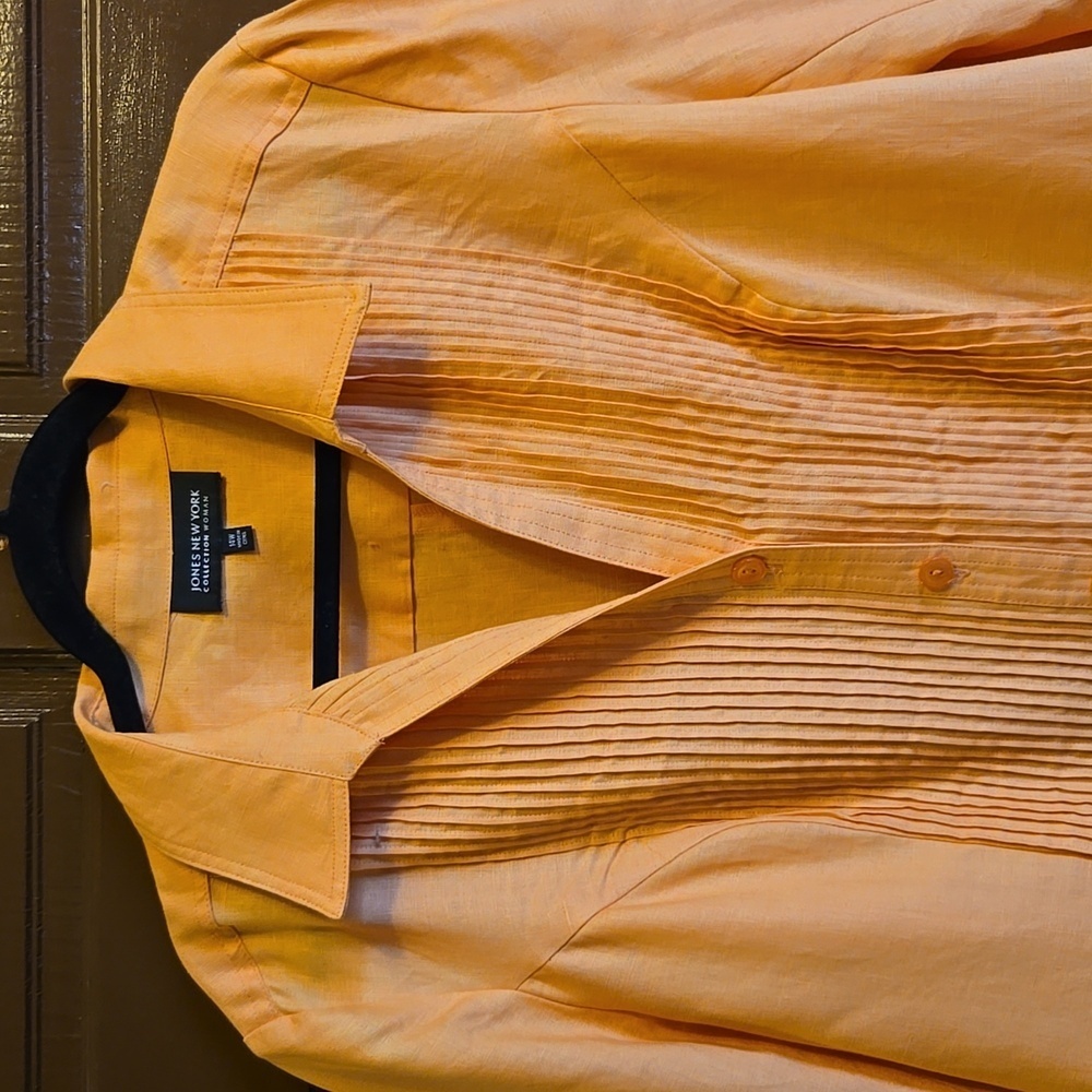Jones New York-Linen Light orange, pleated,buttoned down Jkt. Size 14W NWT.